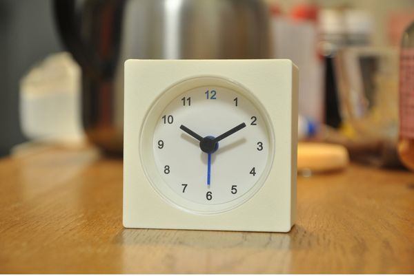 Ikea fashion blanc réveil horloge quadrate original bureau horloge ... Horloge cuisine originale