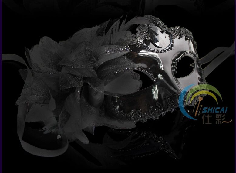 Em Estoque Ordem Da Mistura De Penas Metade Faces Máscaras de Olho Com Lírio no Lado Masquerade Mardi Gras Venetian Halloween Prom Dança Máscaras Do Partido