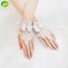 Симпатичные прекрасный короткие пальцев кружева аппликация свадебные свадебные перчатки с кристаллами бисером бантом горячий продавать бесплатная доставка