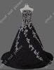 Schwarze Gothic-Brautkleider in A-Linie, trägerlos, ärmellos, silberne Applikationen, maßgeschneiderte Brautkleider mit Kapellenschleppe