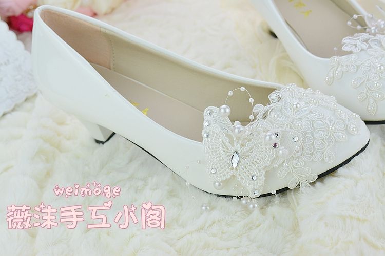 Handmade Marfim Pérola Sapatos de Casamento Rendas Borboleta Contas Planas 4.5 cm 8 cm Salto Baixo Sapatos De Noiva Sapatos de Tamanho Personalizado Feito Sob Encomenda Sapatos de Dama de Honra