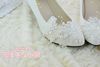 Zapatos de boda hechos a mano con encaje de perlas de marfil, cuentas de mariposa planas de 4,5 cm y 8 cm, zapatos de novia de tacón bajo, zapatos de tamaño personalizado, zapatos de dama de honor
