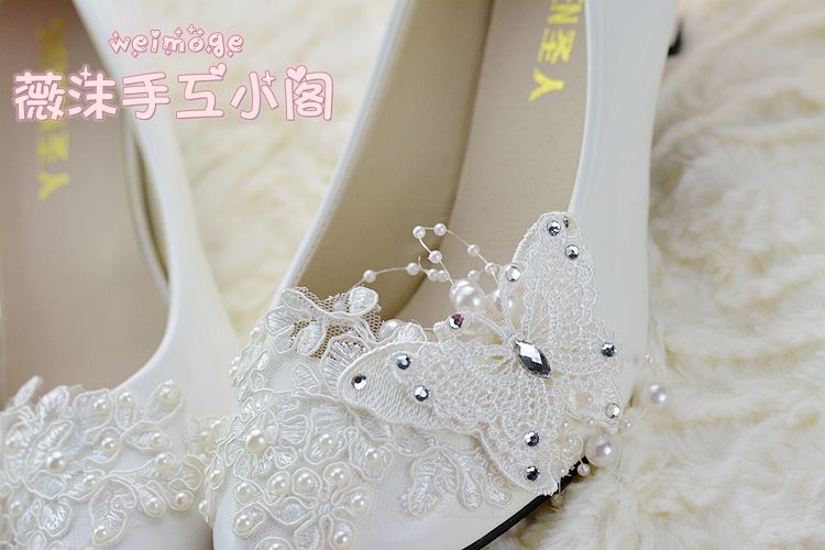 Zapatos de boda hechos a mano con encaje de perlas de marfil, cuentas de mariposa planas de 4,5 cm y 8 cm, zapatos de novia de tacón bajo, zapatos de tamaño personalizado, zapatos de dama de honor