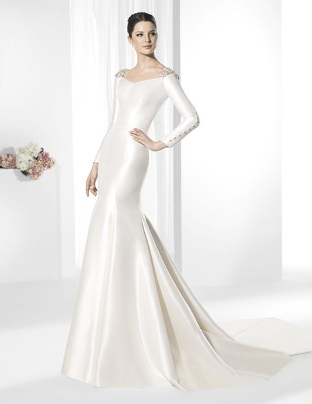 long sleeve slim fit wedding dress