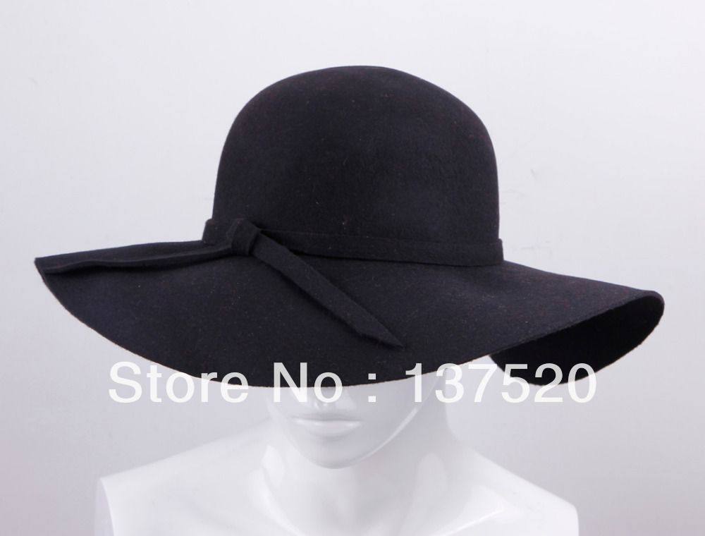black floppy beach hat