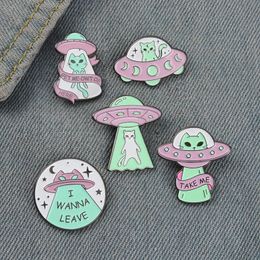 Badges de navires spatiaux d'UFO Space Space Cat Alien Cat Mettez-moi les broches pour femmes hommes extérieurs bijoux Univers de nerd