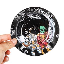 Alien Design Plateau Roulant Rond Accessoires Fumeurs Motif De Dessin Animé En Métal Rose Leady 138 * 18mm Pour Broyeur D'herbes Sèches De Tabac Plaque De Stockage D'encombrement De Ménage