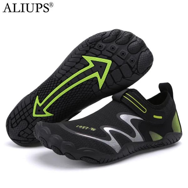 Aliups 35-46 Chaussures d'eau Swimming Men Aqua Chaussures Femmes pour les chaussures Sea Beach Boys Man Barefoot Shoes Gym Running Fishing 240419