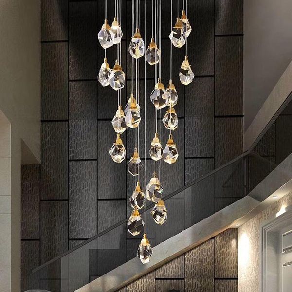 Escalier tout en cuivre conduit lustre lumières atmosphère post-moderne lumière lampes suspendues en cristal de luxe duplex bâtiment hall escalier en colimaçon