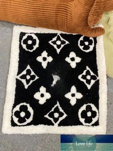All-Match Designer Black White Carpet French Classicold Flower Logo Rectangular Carpet Bedside Carpet Anti Encant Home Decoration Carpet Tapon Mat de sol en boucle en boucle