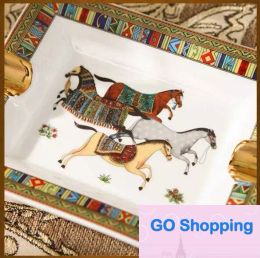 Cendrier de luxe européen assorti avec tout, cheval volant, tigre, divers motifs de tête humaine, os en céramique, cendrier à cigares en porcelaine