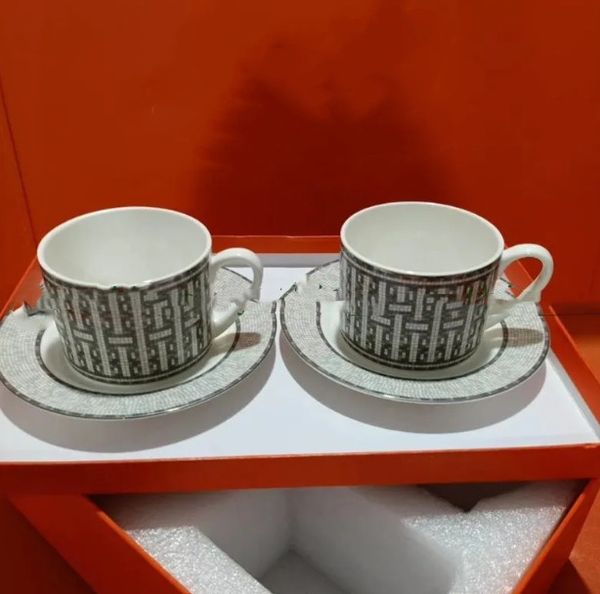 Tasse à café et soucoupe en porcelaine assortie avec tout, contour de conception en mosaïque de marque chinoise en tasses à thé et soucoupes en or