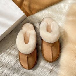 Zapatilla de lana que combina con todo, ropa exterior para mujer, botas de nieve con punta cerrada integradas de piel, nuevas zapatillas de algodón térmico sin cordones para invierno