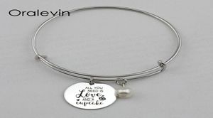 Alles wat je nodig hebt is liefde en een cupcake inspirerende handgestempelde gegraveerde hanger Uitbreidbare bangle armband sieraden, 10 stcs/lot, #ln2183b2140405