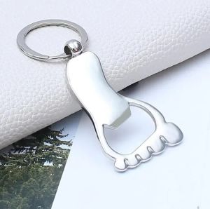 Legering Bigfoot Bottle Openers Key Chain Little Feet Keychains Bag Hanger Wedding Gunsten Baby Shower Party Gifts Key Ring
