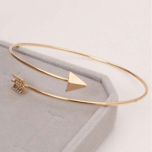 Bracelet en alliage de bijoux flèches ouverts, bracelet simple et à la mode et polyvalent pour les femmes