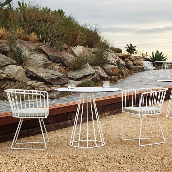 Mesas y sillas de aleación de aluminio Nórdico Restaurante de estilo minimalista Restaurante de balcón a prueba de lluvia al aire libre Combinación de muebles