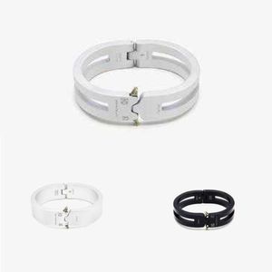 Alyx Armband TTitanium Legering Hoge Kwaliteit Version Track Mannen Vrouwen Alyx Manchet Armband 1017 Alyx 9SM 19-0007 Q0809