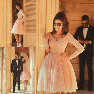 Increíble 2015 Peach Lace V cuello vestidos de novia cortos baratos modestos manga larga hasta la rodilla vestidos de novia de playa más tamaño por encargo EN9146