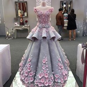 Geweldige 3D-bloemen prom dresses met korte mouwen Een lijn juweel Sheer nekkant lijfje Sliver met roze bloemen avond formele jurks