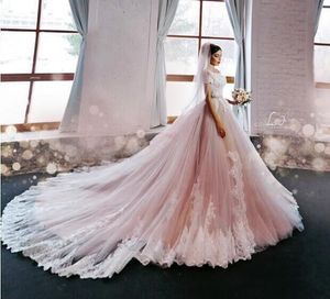 Verbazingwekkende blozen roze trouwjurken kanten appliques kralen korte mouw bruidsjurken tule kapel trein trouwjurken op maat gemaakt
