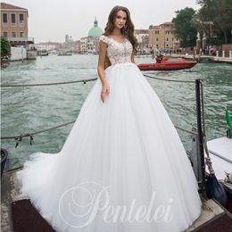 Robes de mariée étonnantes robe de bal Scoop Cap manches avec appliques perlées taille haute robes en tulle robe de mariée robe de noiva