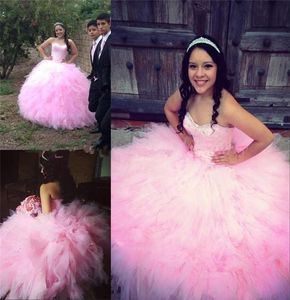 Incroyable robe de bal rose princesse Quinceanera robes chérie perlée dos nu niveaux volants jupe douce 16 longues robes de bal sur mesure