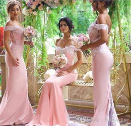 Geweldige roze elegante off shoulder zeemeermin bruidsmeisje jurken goedkope kant backless sexy plus size lange meid van de eer jurk met knoppen