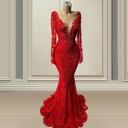 Verbazingwekkende rode kanten avondjurken 2023 Mermaid kralende lange mouwen sexy illusie nek prom pageant gows robe de mariage