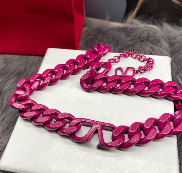 Marques américaines lettre chaîne d'acétate acrylique personnalité exagérée couleur bonbon collier torsion femmes accessoires
