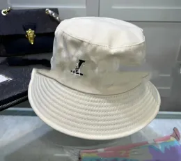 Designer américain lettre seau chapeau quatre saisons avant et arrière machine broderie seau chapeaux hommes et femmes personnalité simple et élégante seau chapeau en gros