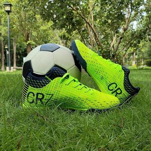 Chaussures de Football américain arrivées gazon vert Futsal pour enfants antidérapant léger hommes Football entraînement à lacets crampons pour hommes