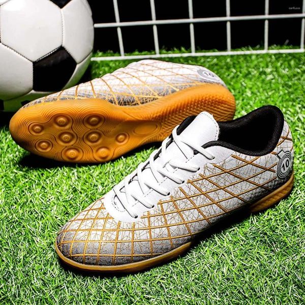 Chaussures de football américain Futsal Men Soccer Shoe Anti Skid Youth Training Boots Fashion Trend Flat Bottom Cilats Chuteira IC