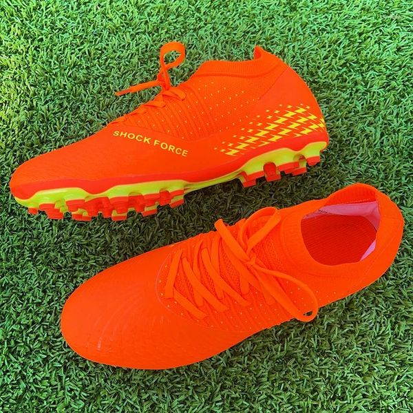 Zapatos de fútbol americanos adolescentes profesionales de naranja