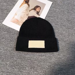 Chapeau tricoté chanei simple américain pour hommes et femmes, chapeau en laine à double lettre, pull thermique d'automne et d'hiver