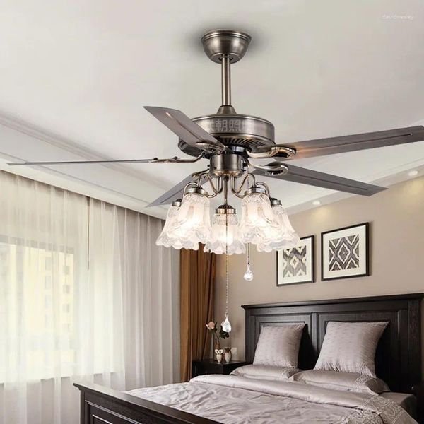 Plafond léger de ventilateur de style américain avec télécommande électrique rétro en feuille de fer