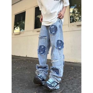 Jeans délavés de style américain avec des patchs en détresse brodés sur la tendance Instagram des hommes de rue