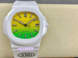 La montre AMG 5711 a un diamètre de 40 mm et une épaisseur de 8,6 mm avec un boîtier en céramique de miroir en verre saphir de mouvement 9015 avec une sangle en caoutchouc