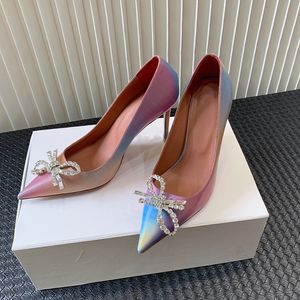 Zapatos de vestimenta de amina para mujer Bowtie Boothon Button Lady Stiletto Pombs 9.5cm Hecho de diseño de bodas de diseñador de lujo Fábrica de calzado