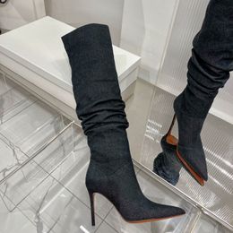 Amina Muaddi 95 mm Jahleel Bota alta hasta el muslo Mezclilla Botas sobre la rodilla Punta puntiaguda Botines de mujer Tacones altos Diseñador de moda de lujo Zapatos de fiesta sin cordones Calzado de fábrica