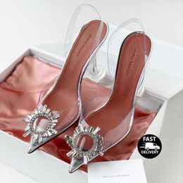 AMINA MUADDI Begum Crystal Embellies PVC POMMES CHOSEMENTS SOUPETTO HALLES Sandales Designers de luxe pour femmes Habillons chaussures Single Slingback Strap Factory Footwear