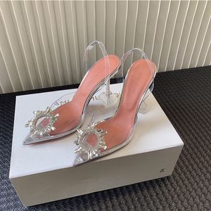 Amina muaddi Begum Crystal-Embellished PVC Pumps schoenen spoel stiletto Hakken sandalen dames Luxe ontwerpers Geklede schoen Avond Slingback band fabrieksschoeisel