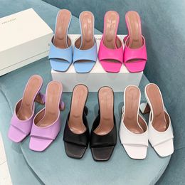 Amina Muaddi Begum Leather Slippers Mules Sandals Chaussures ouvertes ouvertes Slip-on Slides Talon de bobine 9,5 cm Talons féminins Designers de luxe Sandales à talons chaussures d'usine