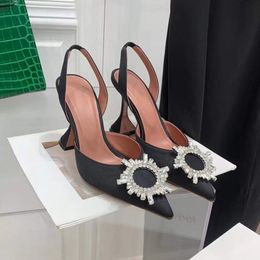 Amina muaddi Sandales à boucle ornées de cristaux en satin noir chaussures à talons hauts à bout pointu Designers de luxe pour femmes Chaussure habillée Soirée Slingbacks Factory Footwea