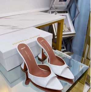 Amina muaddi Designers talons sandales féminines Chaussures à talons hauts pointues Toesl Cryta boucle de boucle d'été