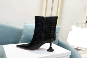 Amina Muaddi Fashion Season Zapatos Amina Italia Muaddi Botas de tobillo Giorgia Crocembossed Zip Pedestal Booties Black WCK36445551
