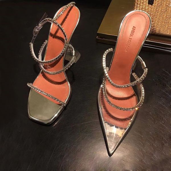 Amina Muaddi Gilda, zapatillas de mulas de PVC transparente adornadas con cristales, sandalias de verano con punta en punta, tacón alto, sandalias de cuero plateado, zapatos de diseñadores de lujo, zapatos de fiesta con tacón