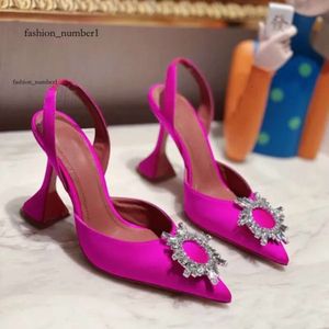 Amina Muaddi Pump Dames Sandalen Leren zool Hoge hakken Zwart Roze Diamanten Ketting Decoratie Banket Schoenen Bruiloft Sexy Formele Slippers met Box Bag 702