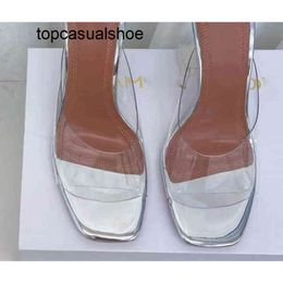 Amina Muaddi PVC Nuevas sandalias transparentes de cristal para mujeres Cabeza cuadrada del tacón de una línea Tacón alto Toe abierto zapatos para mujeres grandes