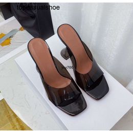 Amina Muaddi Kwaliteit Stiletto High Designer Heel Ladies Sandalen Hoge Heels Dress Shoes Crystal Rivets Unieke letters in verschillende St Oqa